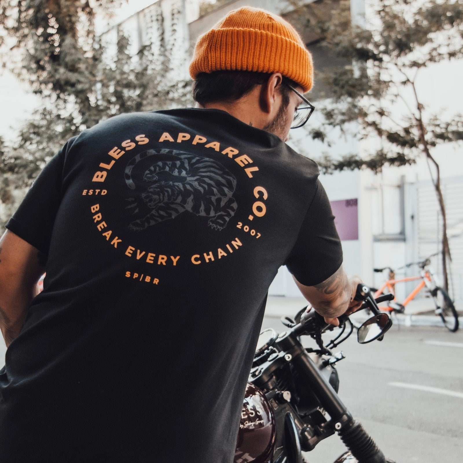 camiseta-bless-break-every-chain-gg